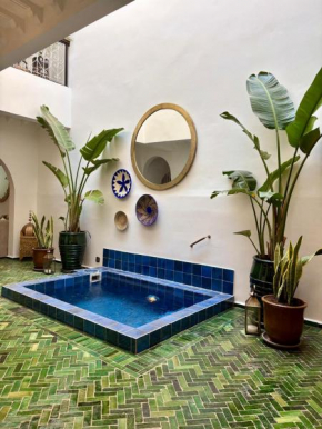 Magnifique Riad Kechmya avec 5 suites, bassin et Rooftop Proche jardins Majorelle et Accès à Jemaa El Fna